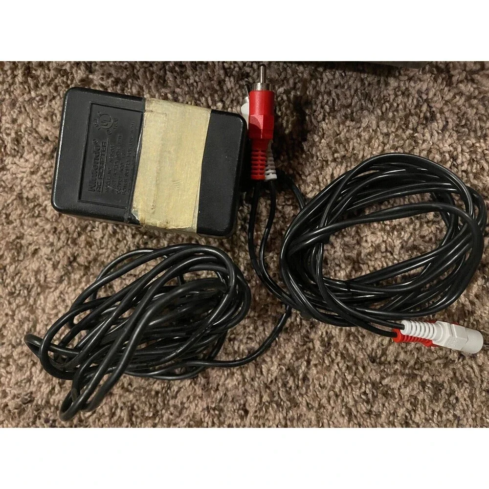 Nintendo Entertainment System (NES) Console With Wires - Tested